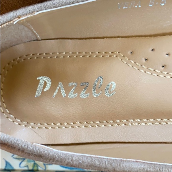 😍 Pazzle Bow Embellished Tan Flats 😍 - Picture 2 of 11